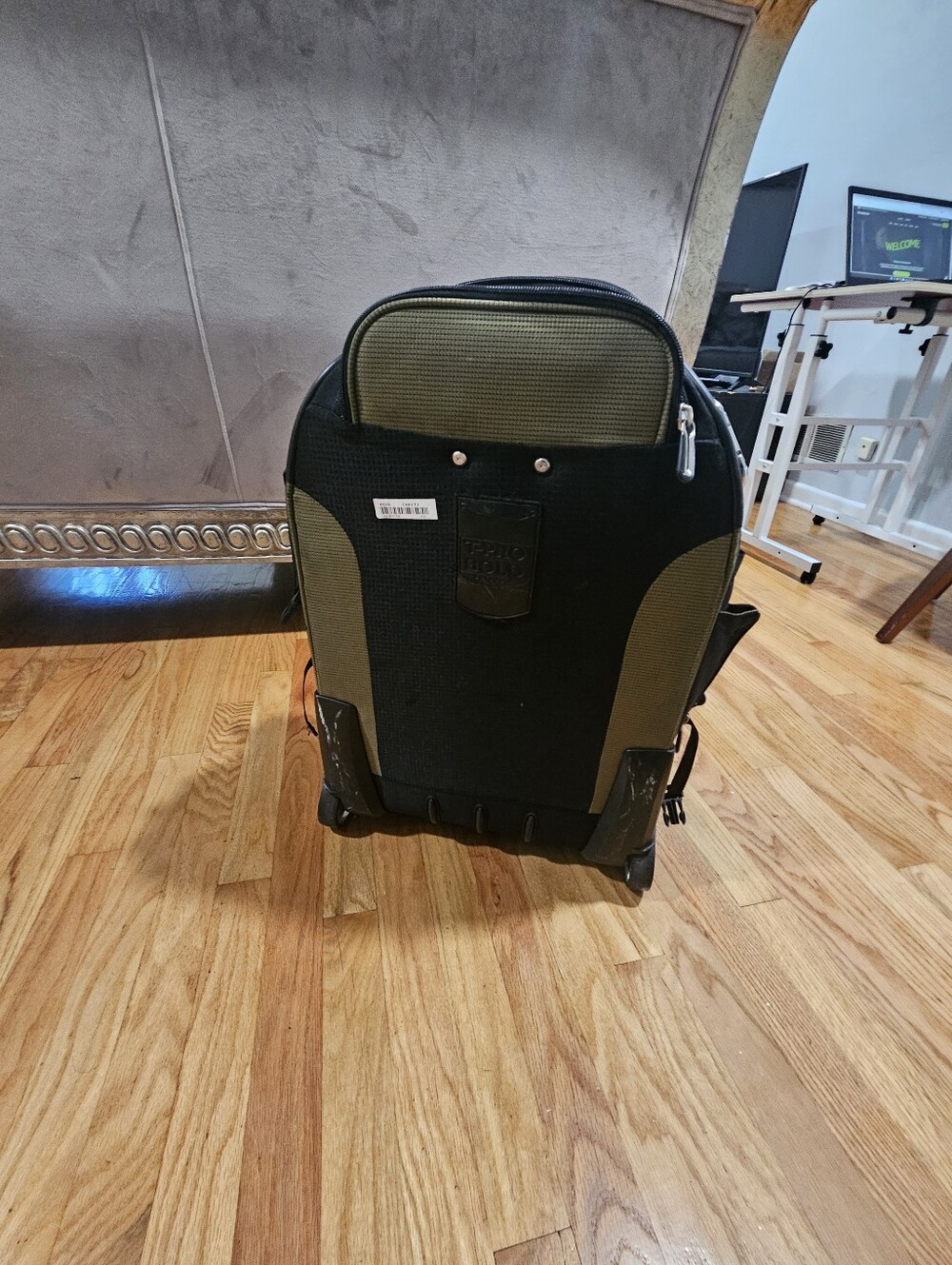 Travelpro T-Pro BOLD - Picture 2 of 4